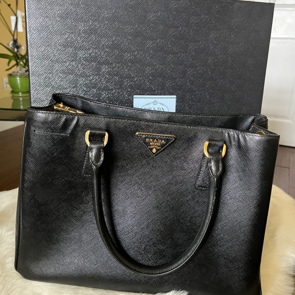 Genuine Prada Saffiano Galleria Tote - Picture 7 of 16